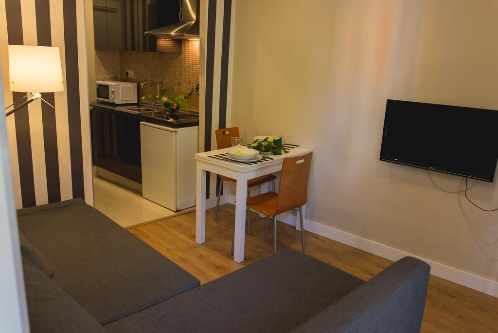 Ab Apartamentos Trinidad Малага Номер фото